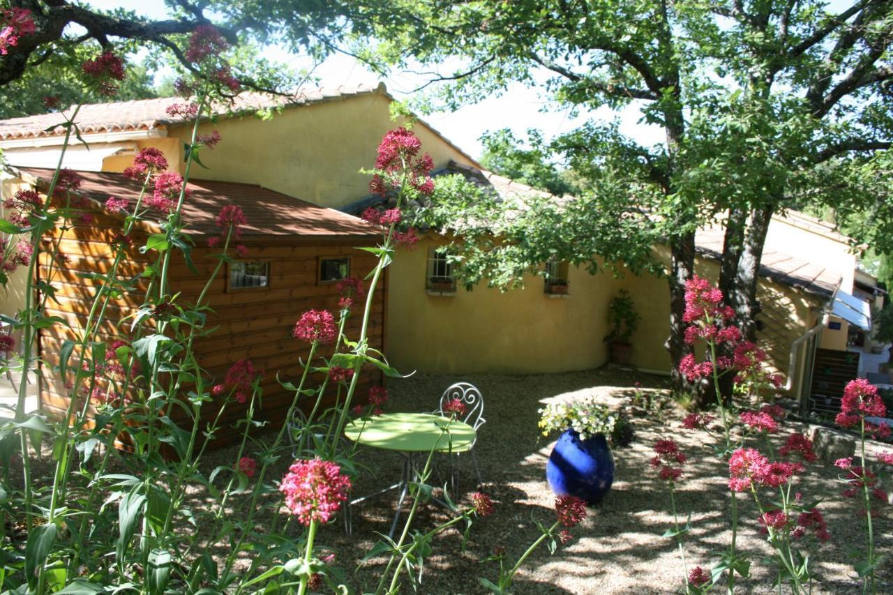 Bed and Breakfast Le Mas Des Pierres Blanches Venasque Exterior foto